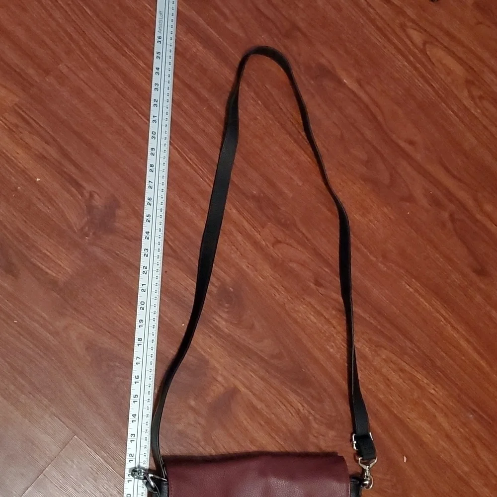 Thirty-one cross body purse bag -flaws Black Maroon
